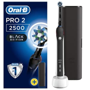 Spazzolino elettrico Oral-b Pro 2 2500 nero con confezione a sinistra e custodia per viaggio a destra