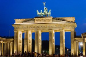 Primo piano della porta di Brandeburgo a Berlino simbolo della città tedesca